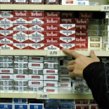 Los enfermos de cáncer de laringe impulsan una ley que cambie el contenido de los cigarrillos