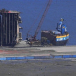 Espectacular: Ferry cargado de coches partido en dos