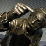 Albert Einstein genera más ganancias que John Lennon después de muerto