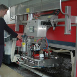 Un robot que ordeña las vacas, les da de comer, detecta sus males, envía mensajes de texto y se limpia solo