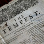 La extrema derecha italiana envía muñecos ensangrentados a la prensa