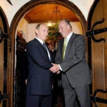 El Rey llamó seis veces a Zapatero para apoyar a Lukoil