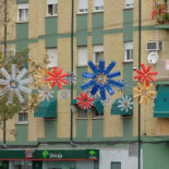 Una localidad granadina sustituye el alumbrado navideño por adornos reciclados
