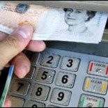 Un cajero automático entregaba por error el doble del dinero solicitado