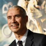 Roland Emmerich llevará al cine la saga 'Fundación', de Isaac Asimov
