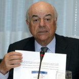 El presidente del BBVA culpa a los altos sueldos