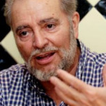 Julio Anguita: "Hay que organizar a la ciudadanía para que tenga más poder que los bancos"