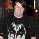 Despedido de una guardería por vestir una camiseta de KISS