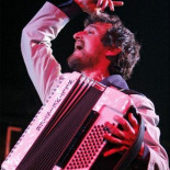 "De mayor espero vivir de la SGAE"  Mastretta compositor