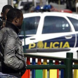 Detenido el único negro de la fila