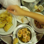 ¿Crisis? ¿Qué crisis? Los bares de Granada rebosan clientela casi cualquier día y casi a cualquier hora. ¿El secreto?