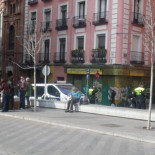 Comer en la calle es ilegal, según la Policía Municipal