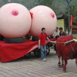 Tiran más dos tetas que dos carretas