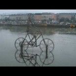 Magnífica escultura cinética en el Danubio (Budapest)