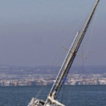 Dos barcos hundidos provocan una marea negra en pleno Mar Menor