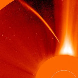 Cometa devorado por el sol