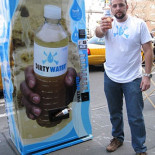 Por un trago de agua sucia