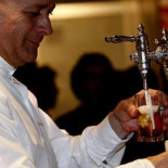 «La cerveza bien tirada sabe más suave y más densa»