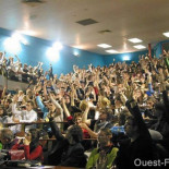 Más de la mitad de las universidades francesas llevan en huelga dos meses