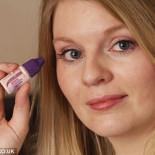 Mujer confunde un superpegamento con sus gotas para los ojos