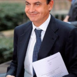 Zapatero, "indignado" por las filtraciones de "algún miembro" de la vieja guardia del PSOE