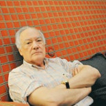 "Nuestros intelectuales son analfabetos científicos"