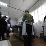 La clase media que vivió más allá de sus posibilidades vuelve a la realidad de la pobreza