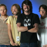 Dos mineros australianos sepultados en una mina pidieron agua, comida y música de Foo Fighters