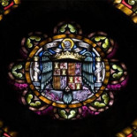 La Iglesia mantiene el escudo franquista en un rosetón del templo del Tibidabo