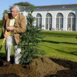 Attenborough apoya reducir la población para proteger la vida silvestre