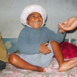 Jerly Lyngdoh: el hombre de 26 años atrapado en el cuerpo de un niño de 2 años