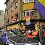 El himno de Riego y banderas de la República para recibir a los reyes