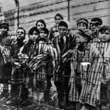 Hallado un mensaje en una botella enterrada en Auschwitz