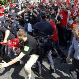 A pedradas contra la asamblea de Madrid