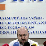 Condenan a Iberia a pagar un euro por impedir viajar en avión a tres sordos