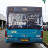 Valla publicitaria trasera en un autobús