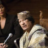 Gaddafi llama a terminar con "situación horrenda" de mujeres en mundo árabe e islámico