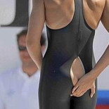 Nadadora olímpica abandona competición porque su bañador de alta tecnología se le rompió por el culo