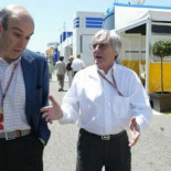 Ecclestone prefiere los regímenes totalitarios y elogia a Hitler