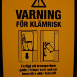 Muerte por aplastamiento con cubo de basura en ascensor