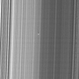 La sonda Cassini detecta una nueva luna de Saturno en el borde externo del anillo B (ING)