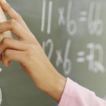 Multa de 15.000 euros a una profesora por usar el móvil en clase