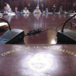 Un candidato a juez fue atrapado in fraganti con una chuleta en el examen para acceder a la magistratura