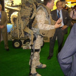 "El 'Supersoldado' armado con Exoesqueleto estará disponible en 2010" (ENG)