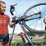 Recorre en bici 85 km todos los días para ir a trabajar