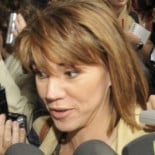 Cospedal silencia que la CCM también compró hasta 102.000 acciones de la empresa de su marido