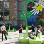 Las mega flores de Toyota crecen repartiendo WiFi gratis, estaciones de carga y buen rollito