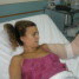 Una joven salva su brazo en Valencia pese a que el hospital de Bellvitge se negó a intervenirla