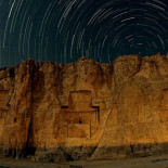 Noche estrellada sobre las tumbas persas