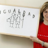 Almudena Grandes escribe en El País en contra de la discriminación positiva a las mujeres cineastas